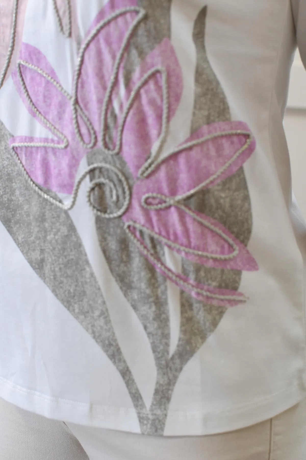 Bianca White Top With Floral Graphic Detail - 56059 31 9 Dinia