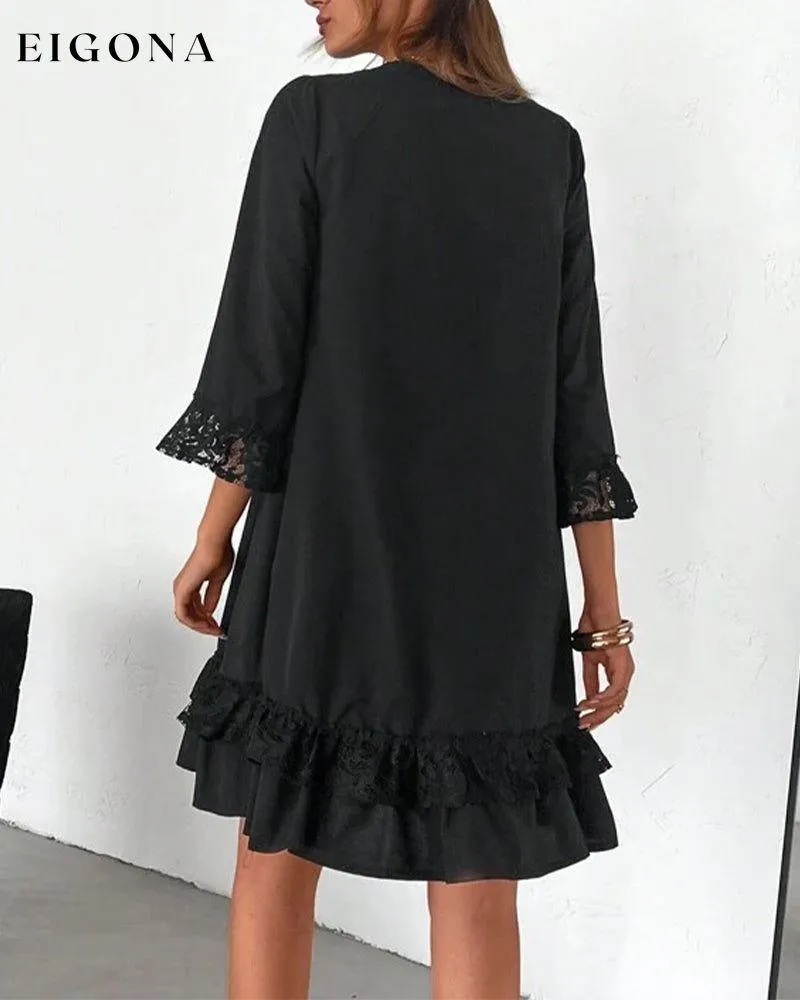 Elegant dress with lace panels