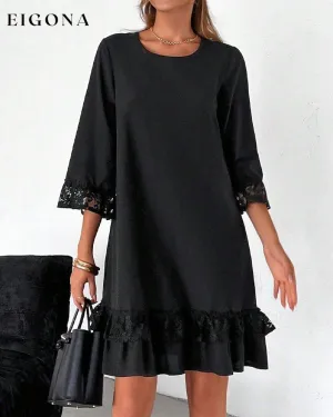 Elegant dress with lace panels