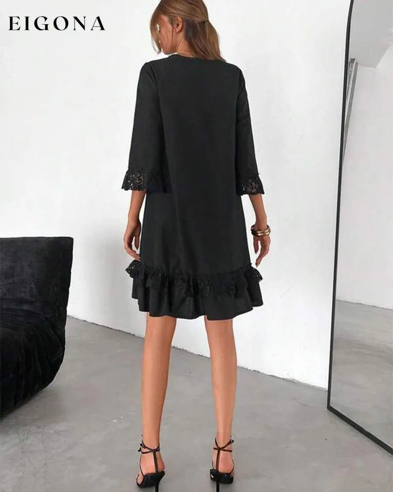 Elegant dress with lace panels