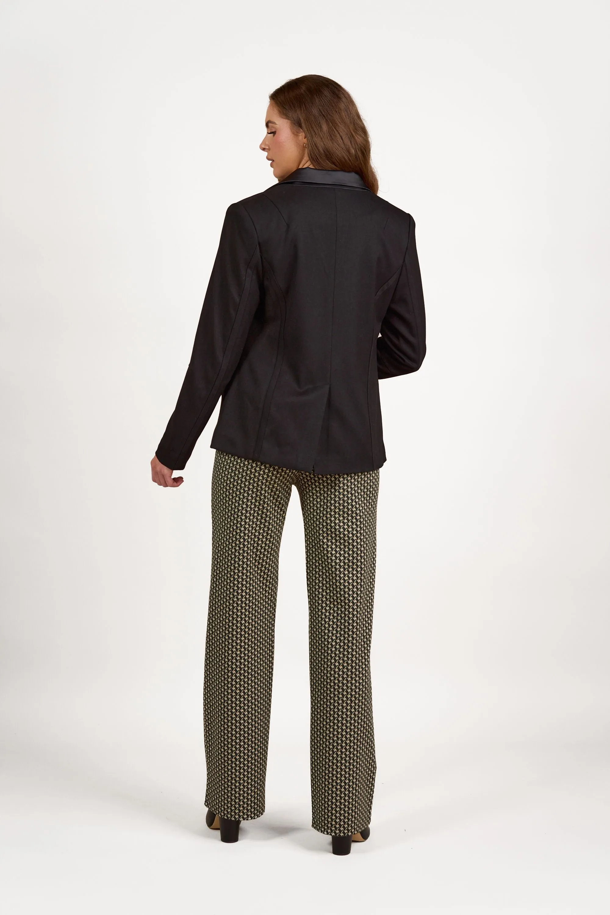 VASSALLI CLASSIC BLAZER WITH SATIN TRIM DETAIL